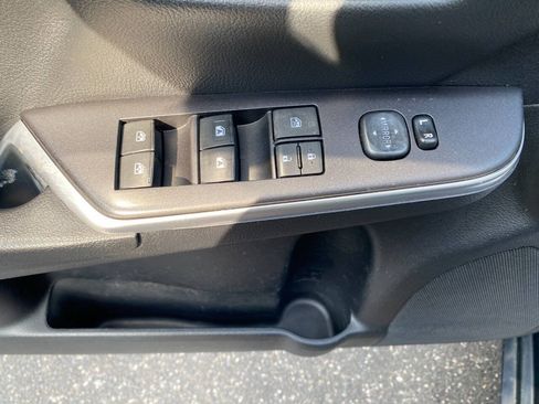 Used 2015 Toyota Camry SE FWD image 12