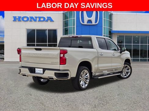 Used 2026 Chevrolet Silverado 1500 High Country AWD/4WD image 3
