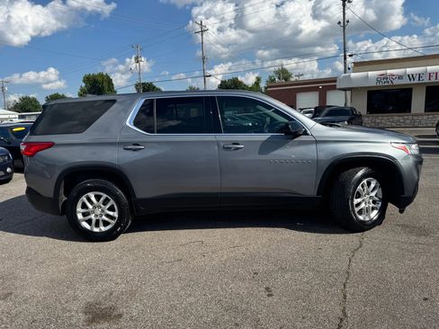 Used 2018 Chevrolet Traverse LS FWD image 2