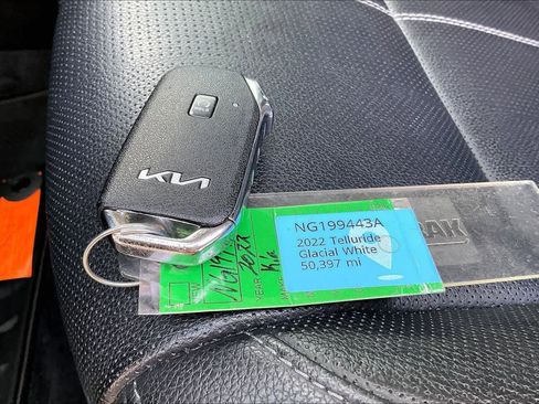 Certified 2022 Kia Telluride EX w/ EX Premium Package AWD/4WD image 17