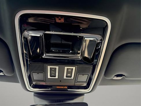 Used 2018 Land Rover Range Rover Velar R-Dynamic SE image 55