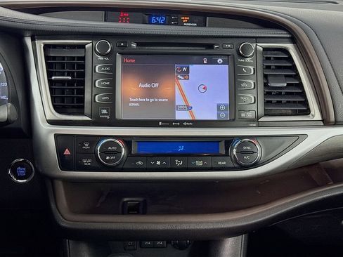 Used 2018 Toyota Highlander Limited image 34