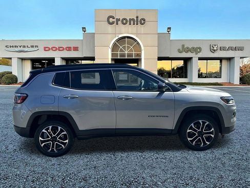 Used 2023 Jeep Compass Limited AWD/4WD image 2