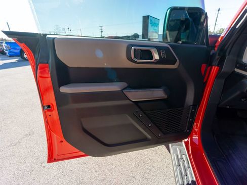 Used 2023 Ford Bronco Wildtrak AWD/4WD image 17