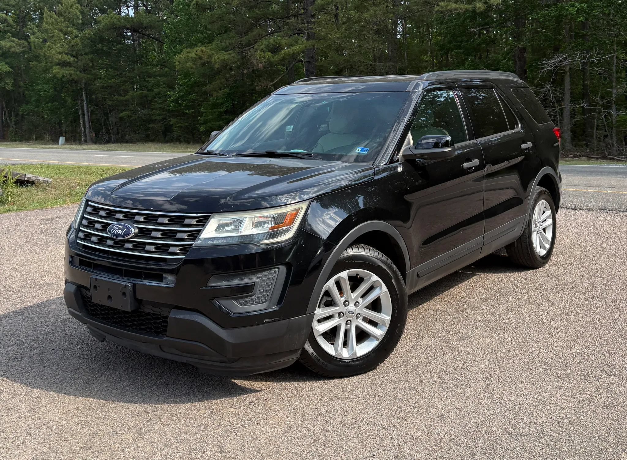 Used 2016 Ford Explorer 4WD image 2