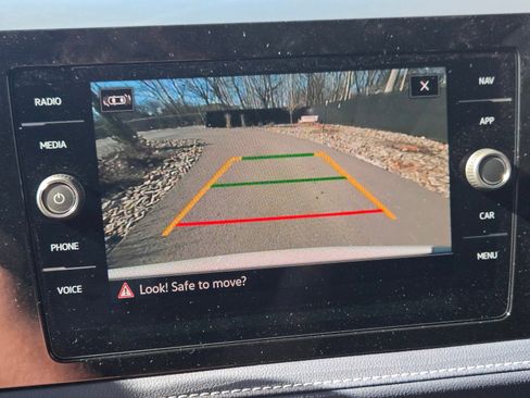 New 2026 Volkswagen Taos SEL image 18