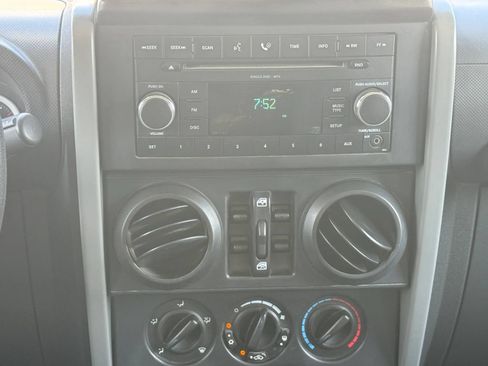 Used 2007 Jeep Wrangler Unlimited Sahara w/ Dual Top Group AWD/4WD image 22