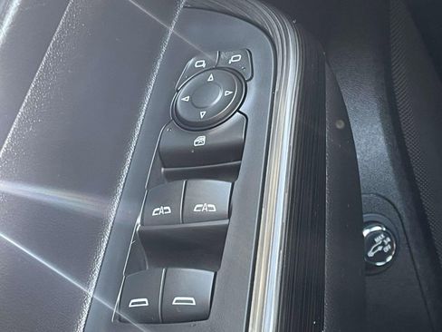 Used 2023 GMC Acadia SLT w/ Elevation Edition image 28