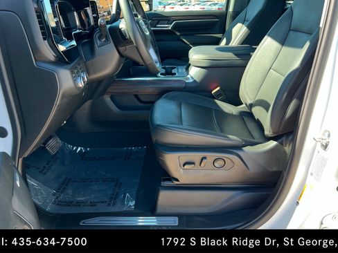 Used 2024 GMC Sierra 2500 SLT w/ SLT Premium Package image 17