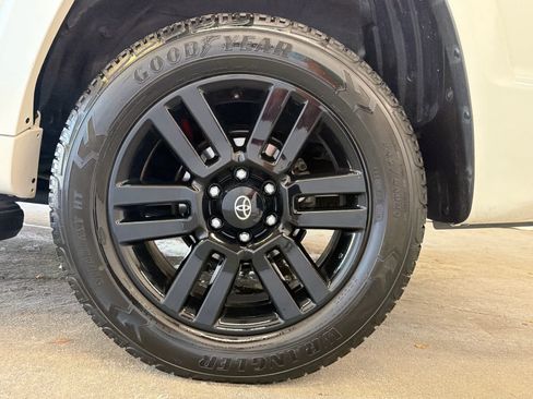 Used 2022 Toyota 4Runner Limited AWD/4WD image 10