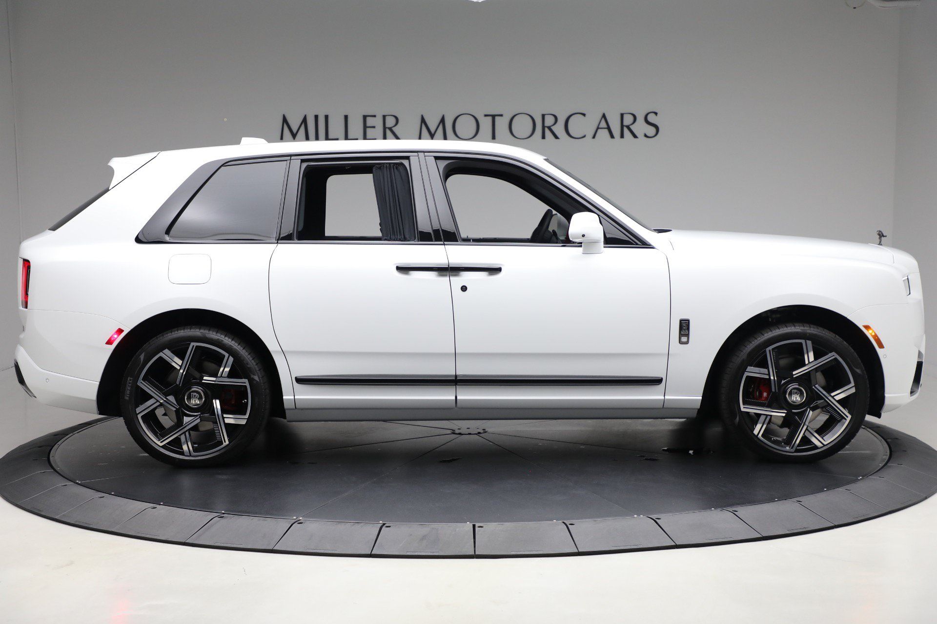 Certified 2025 Rolls-Royce Cullinan Black Badge AWD/4WD image 10