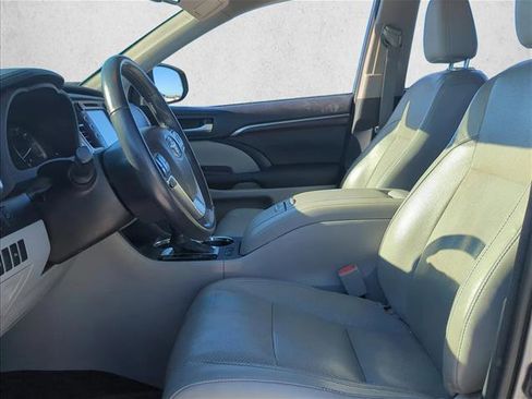 Used 2015 Toyota Highlander Limited image 13