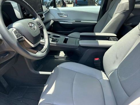 Certified 2025 Toyota Sienna XLE w/ XLE Plus Package FWD image 11