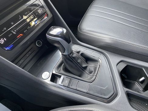 Used 2022 Volkswagen Tiguan SE image 26