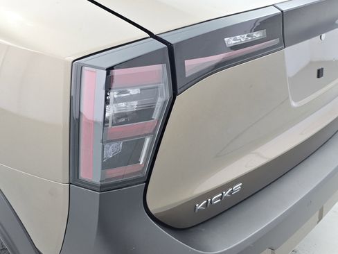 New 2026 Nissan Kicks SR w/ SR Premium Package FWD image 31