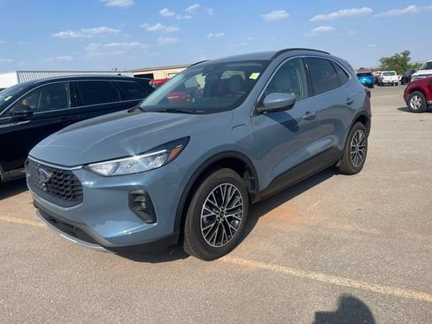 Used 2026 Ford Escape SE FWD image 1