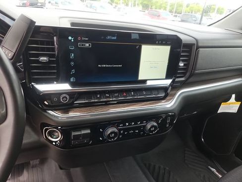 Used 2024 Chevrolet Silverado 2500 LT w/ Texas Edition AWD/4WD image 11