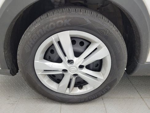 Used 2022 Nissan Kicks S FWD image 31