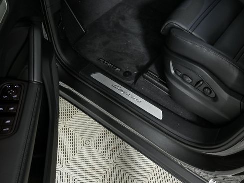 New 2025 Porsche Cayenne Coupe image 8