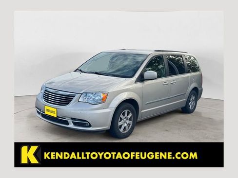 Used 2012 Chrysler Town & Country Touring w/ Entertainment Group #1 FWD image 1