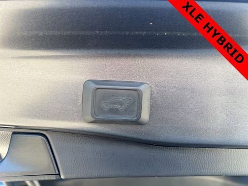 Used 2021 Toyota RAV4 XLE image 15