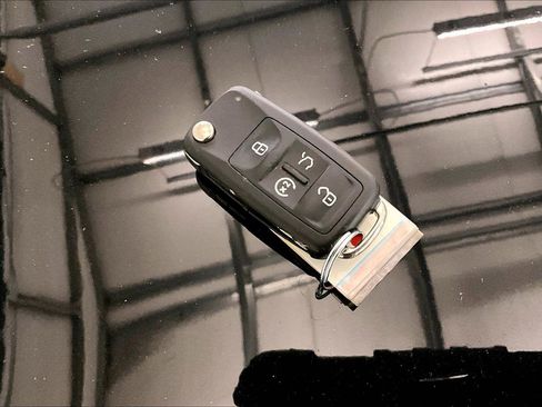 Used 2020 Volkswagen Passat 2.0T SE image 9