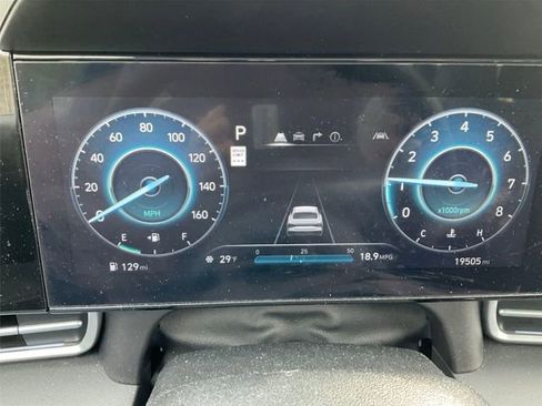 Used 2024 Hyundai Elantra SEL image 7