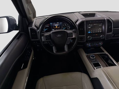 Used 2018 Ford Expedition Platinum RWD image 25