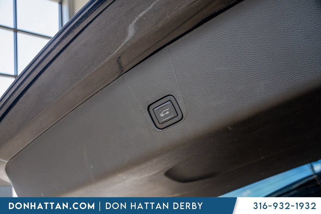 Used 2023 Chevrolet Traverse Premier FWD image 34