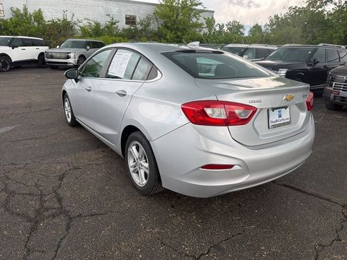 Used 2017 Chevrolet Cruze LT w/ Convenience Package FWD image 5