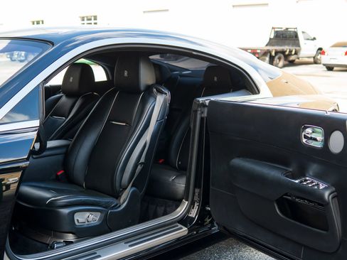 Used 2016 Rolls-Royce Wraith RWD image 23