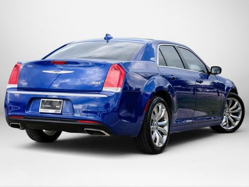 Used 2019 Chrysler 300 Touring w/ Chrome Appearance Package RWD image 5
