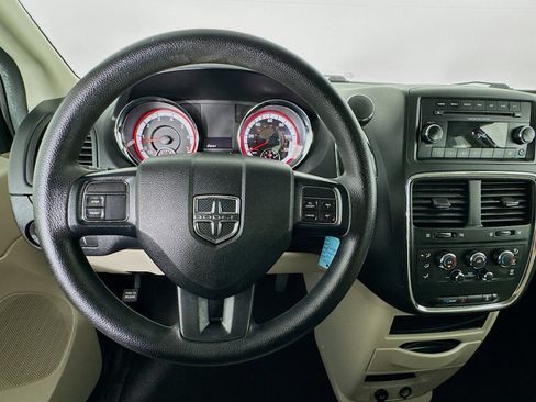 Used 2017 Dodge Grand Caravan SE FWD image 10