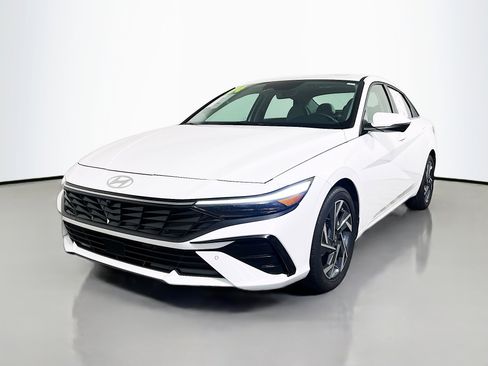Used 2024 Hyundai Elantra Limited image 10