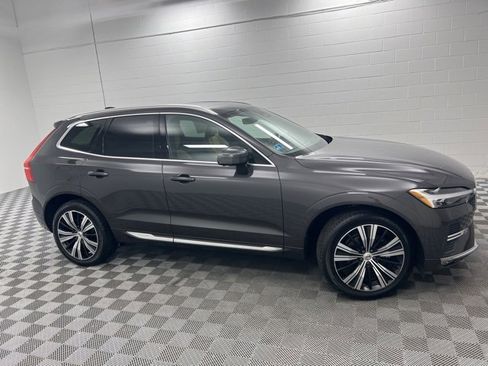 Used 2022 Volvo XC60 B5 Inscription w/ Climate Package image 4