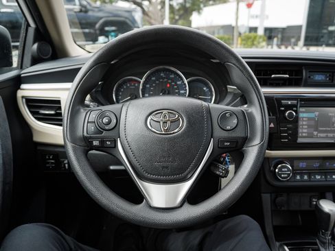 Used 2015 Toyota Corolla LE image 18