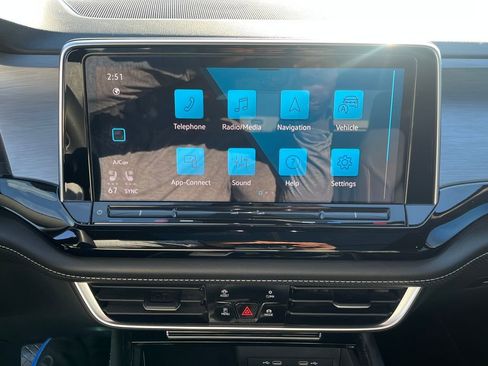 Used 2024 Volkswagen Atlas Cross Sport SE image 15