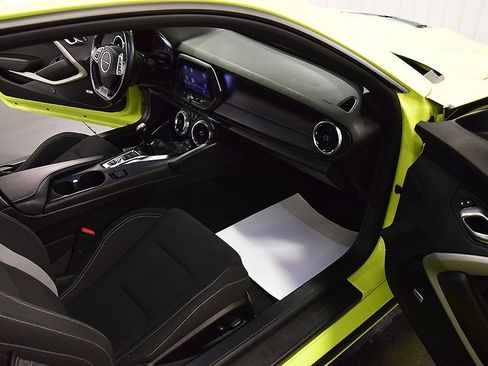 Used 2021 Chevrolet Camaro LT w/ Technology Package image 28