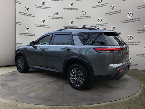 Used 2022 Nissan Pathfinder SV w/ SV Black Package image 3