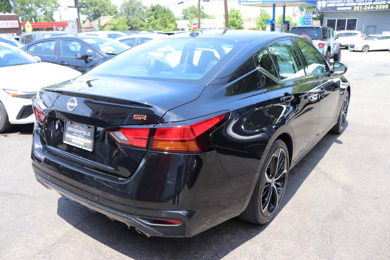 Used 2024 Nissan Altima 2.5 SR FWD image 5
