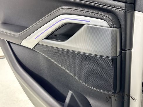 Used 2023 BMW X6 xDrive40i w/ M Sport Package image 32