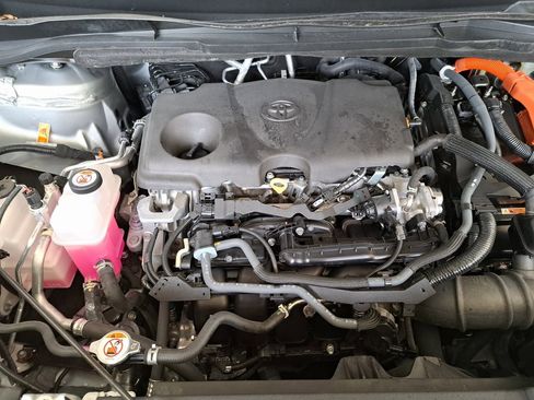 Used 2025 Toyota Sienna XSE image 30