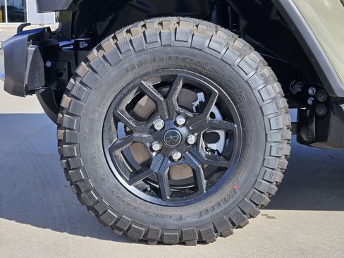 New 2026 Jeep Gladiator Sport AWD/4WD image 12