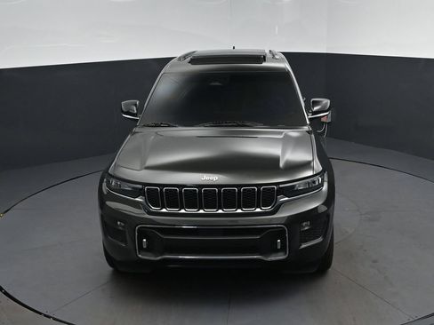 Used 2024 Jeep Grand Cherokee Overland w/ Luxury Tech Group IV AWD/4WD image 37