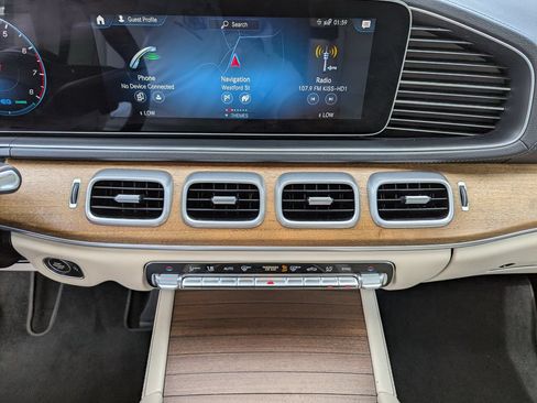 Used 2021 Mercedes-Benz GLS 450 4MATIC image 23