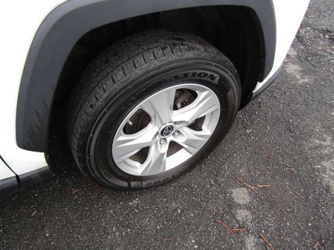 Used 2021 Toyota RAV4 LE image 40