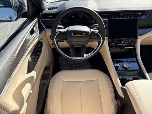 New 2025 Jeep Grand Cherokee Limited image 16