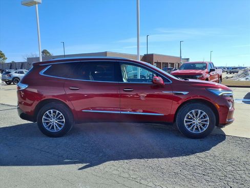 Used 2023 Buick Enclave Essence image 20