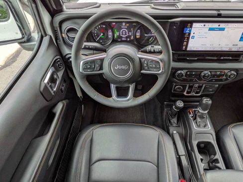 Used 2024 Jeep Wrangler Unlimited Sahara AWD/4WD image 16