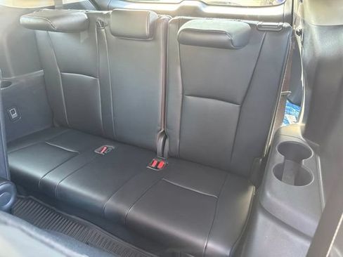 Used 2021 Toyota Highlander XLE AWD/4WD image 7